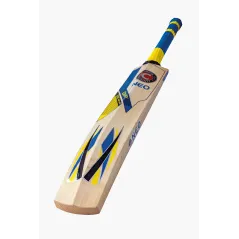 Hunts County Neo 500 Junior Cricket Bat (2022)
